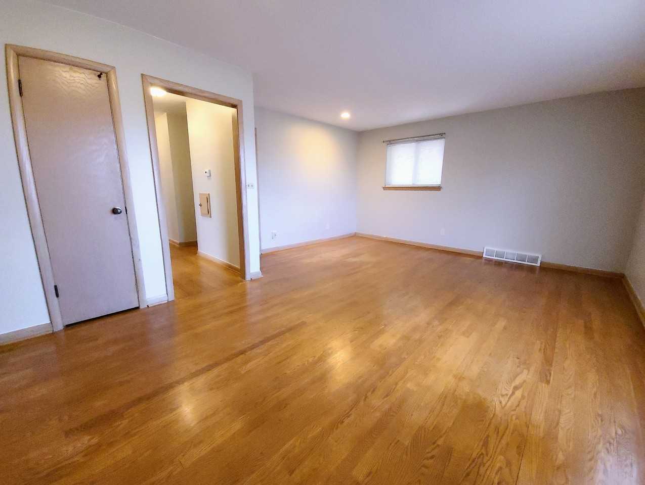 Charles Dr - Photo 5 of 13