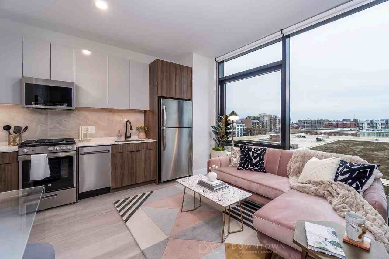 1143 W Van Buren St #701 - Photo 2 of 6