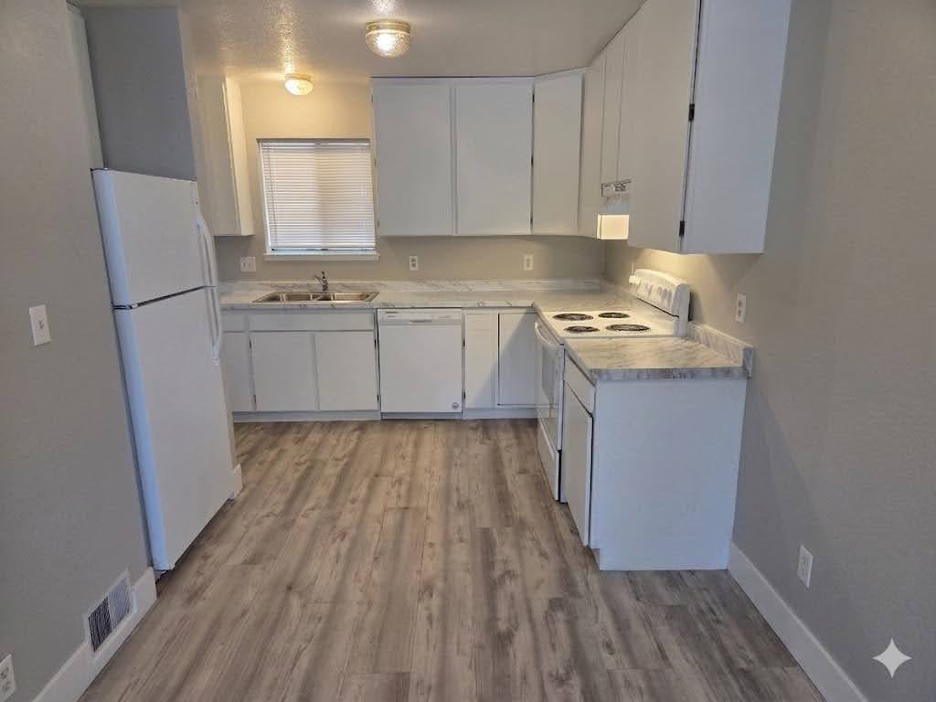 9935 Sagewood Dr - Photo 2 of 25