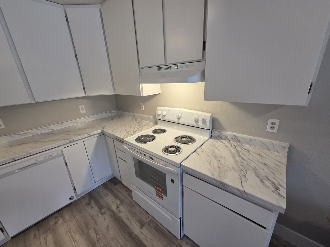 9935 Sagewood Dr - Photo 4 of 25