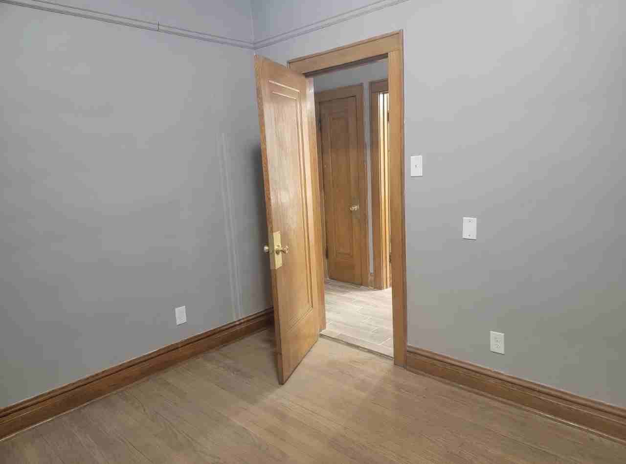 5246 W School St #1 - Photo 2 of 34