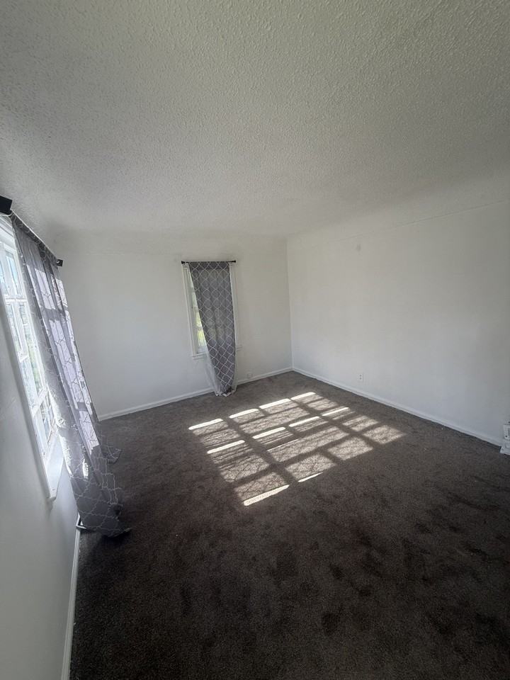 5210 Dupont St #NA - Photo 2 of 13