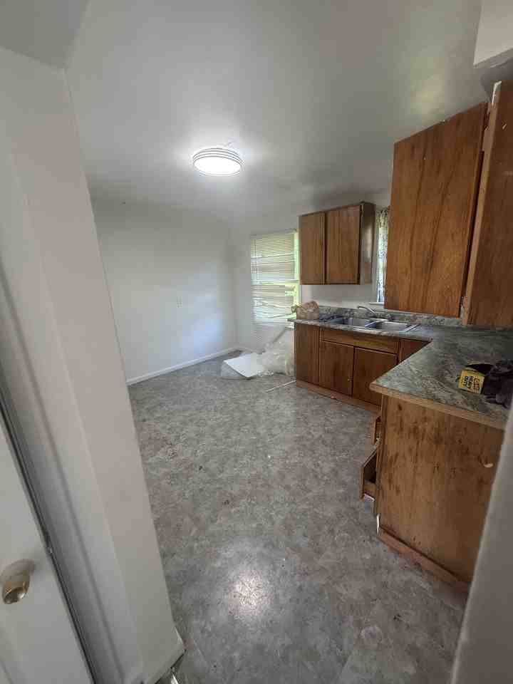 5210 Dupont St #NA - Photo 3 of 13