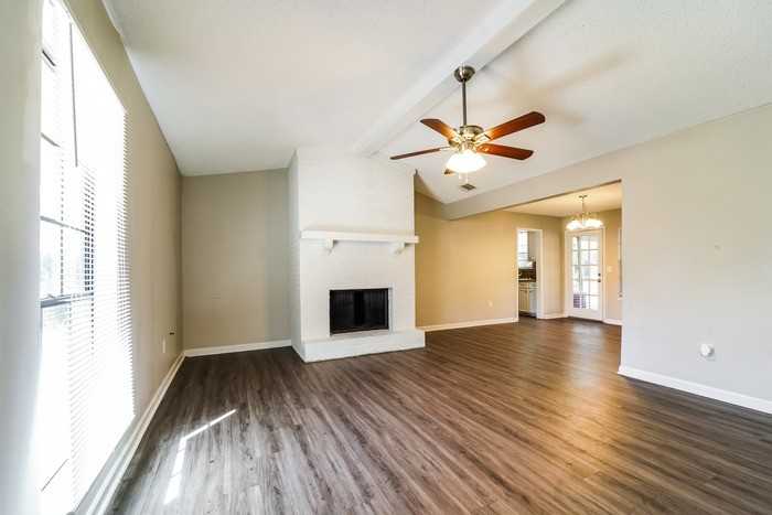 303 Shenandoah Rd N - Photo 4 of 12