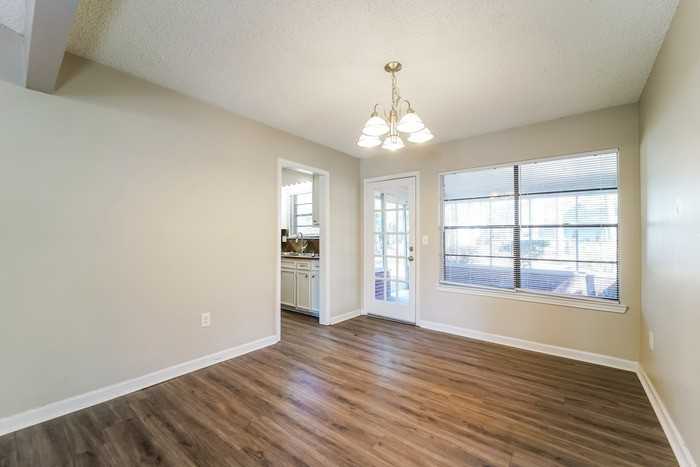 303 Shenandoah Rd N - Photo 5 of 12