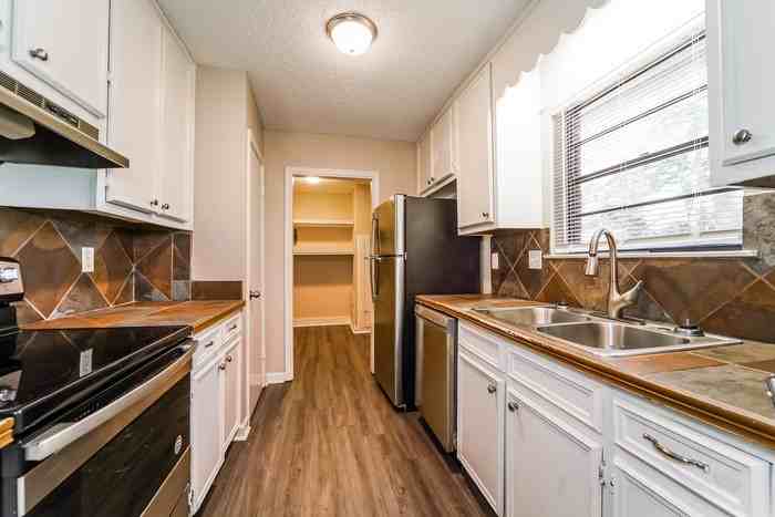 303 Shenandoah Rd N - Photo 6 of 12