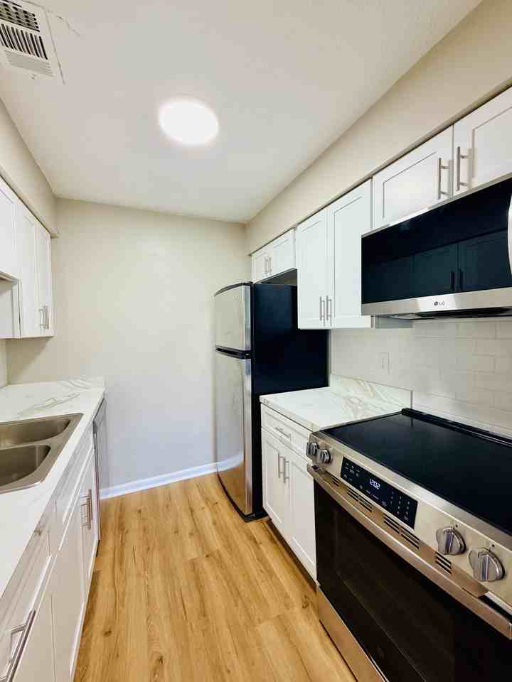 6 Almond Ct #10 - Photo 3 of 5