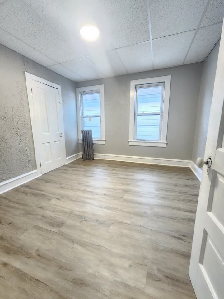 116 118 Division Street #116 - Photo 2 of 8