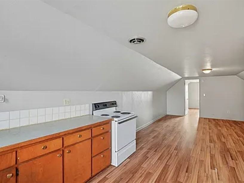 913 E Illinois Ave #NA - Photo 2 of 14