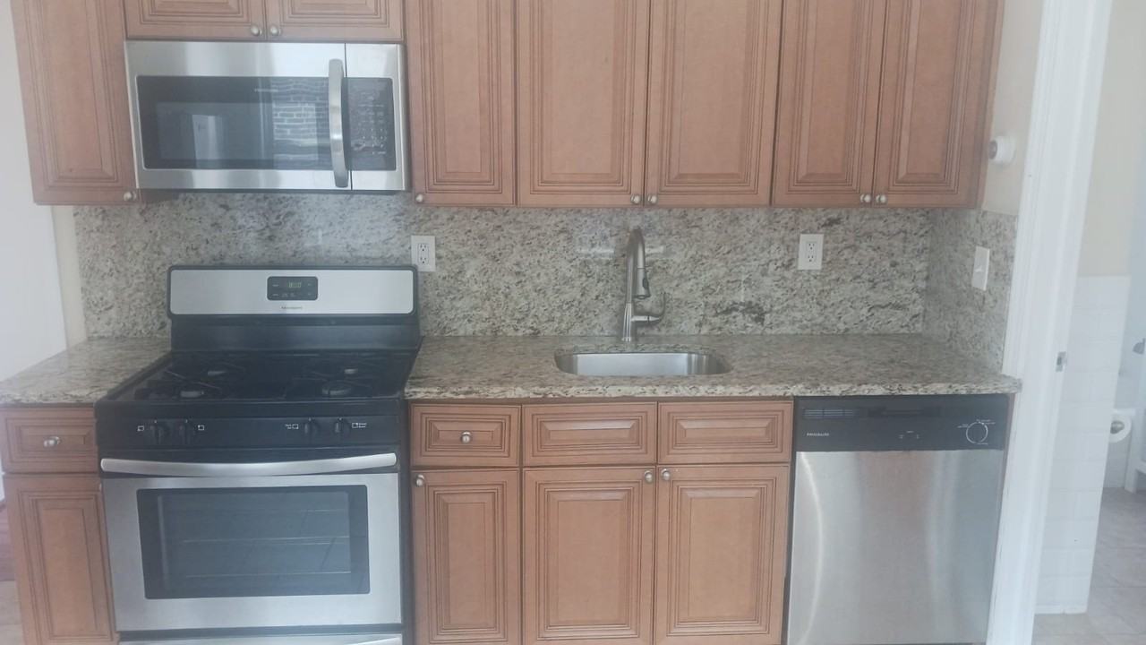 83 W 47th St #B - Photo 5 of 23