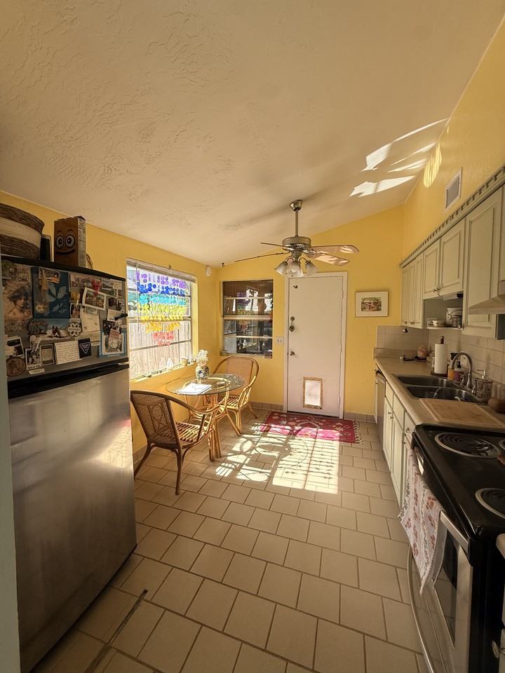 727 Bay St #NA - Photo 2 of 17