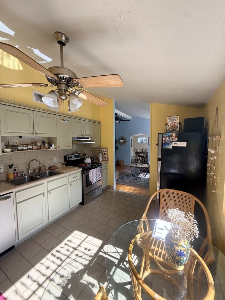 727 Bay St #NA - Photo 3 of 17