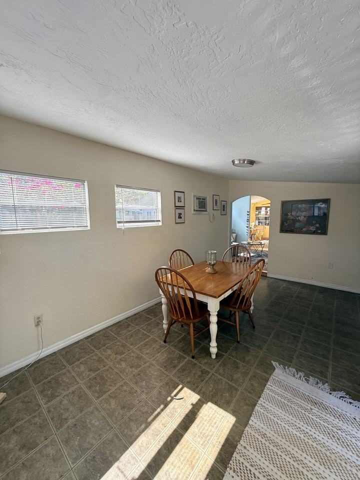727 Bay St #NA - Photo 4 of 17