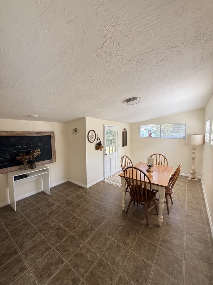 727 Bay St #NA - Photo 5 of 17