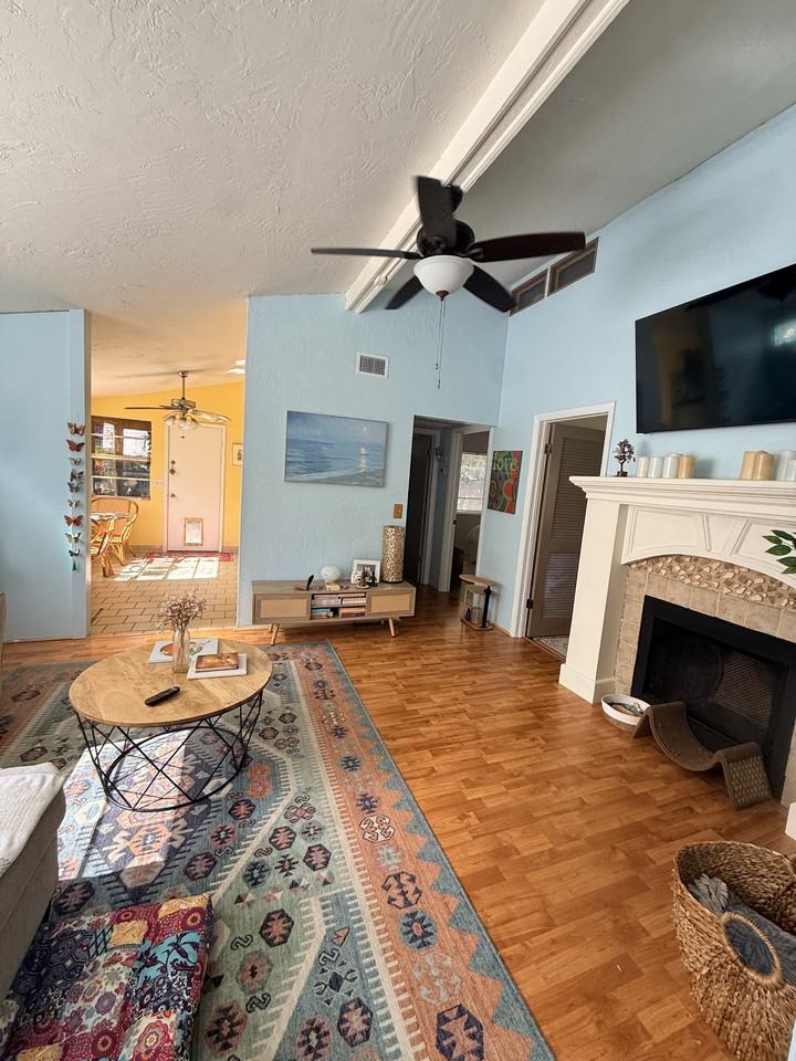 727 Bay St #NA - Photo 7 of 17