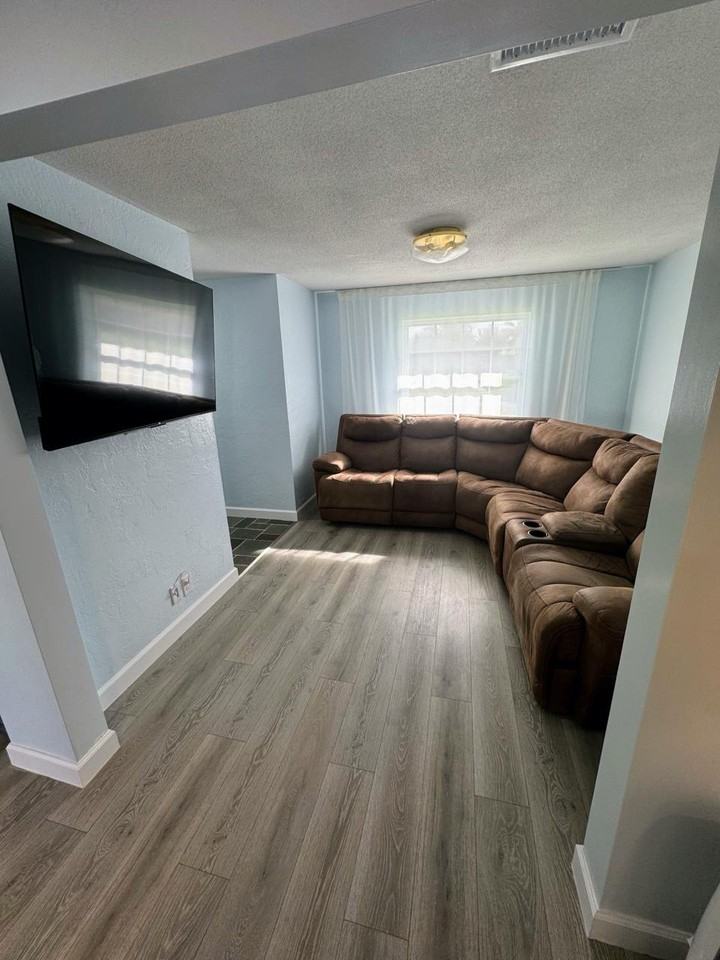 1 Holly Cir #NA - Photo 4 of 10