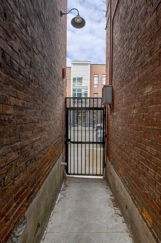 1508 Race St #3R - Photo 5 of 27