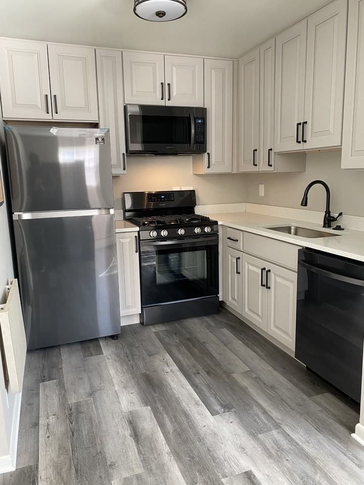 3225 Benjamin Ave #2 - Photo 2 of 11