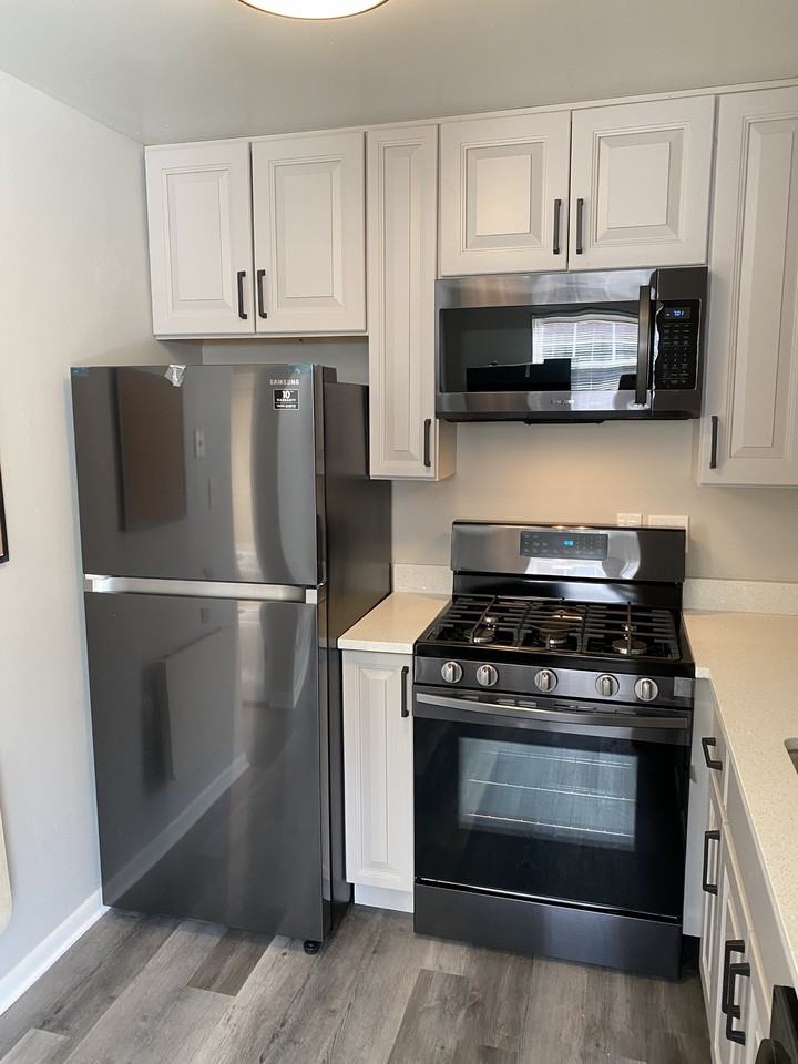 3225 Benjamin Ave #2 - Photo 5 of 11
