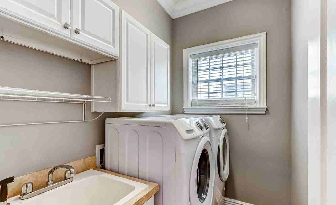 137 3rd Ave S #DR - Photo 3 of 6