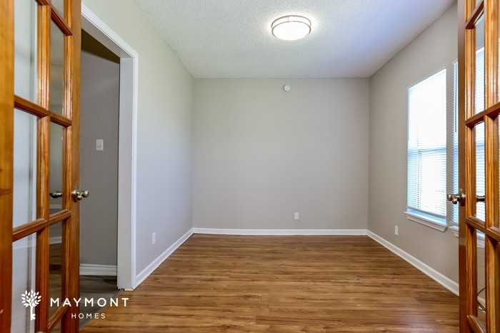 3006 Hilldale Rd - Photo 4 of 11