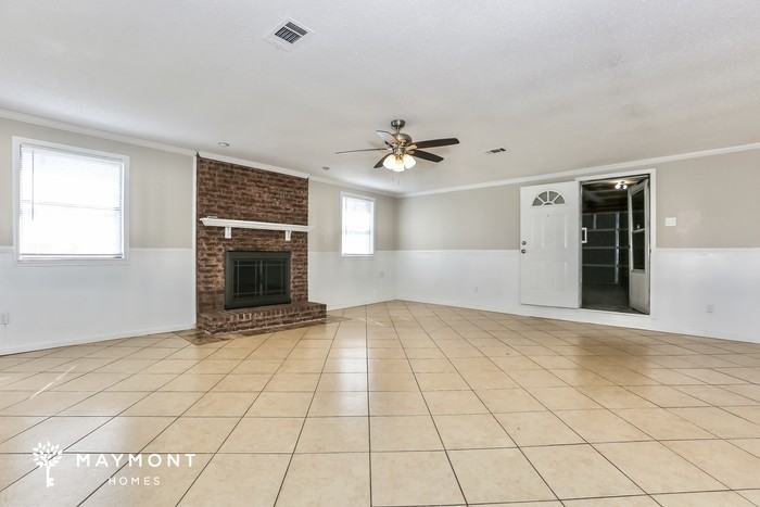 3006 Hilldale Rd - Photo 6 of 11