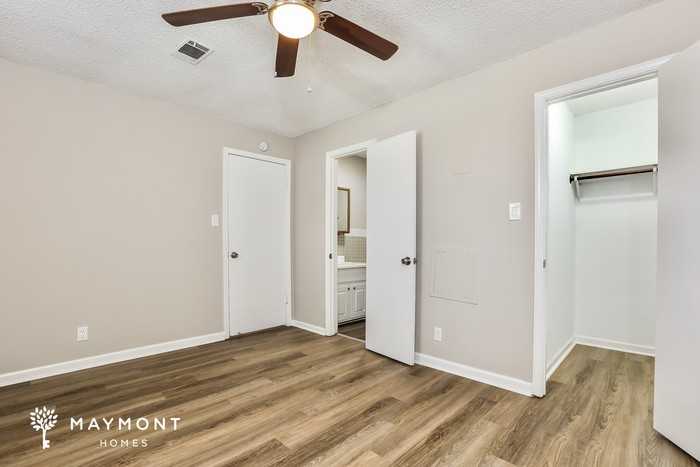 3006 Hilldale Rd - Photo 7 of 11