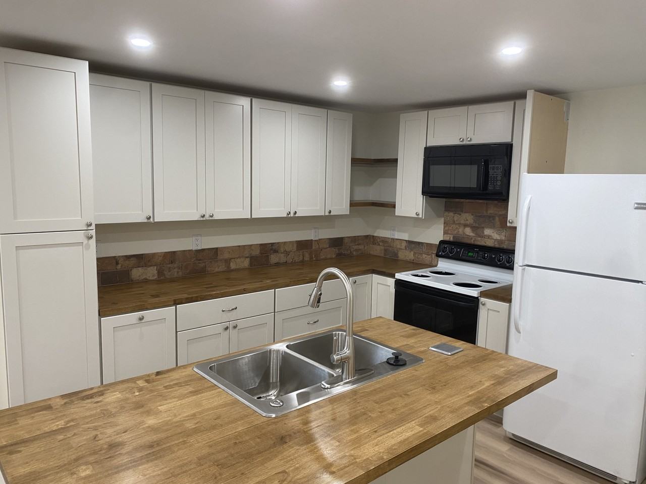 320 Burdette St #NA - Photo 3 of 10