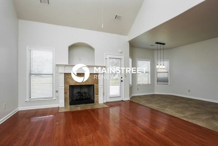 1419 Sawmill Creek Ln - Photo 2 of 18