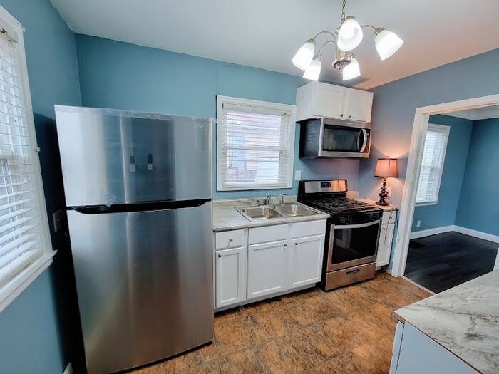 875 Agate St - Photo 3 of 21
