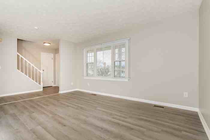 4980 Riverwatch Dr - Photo 2 of 10