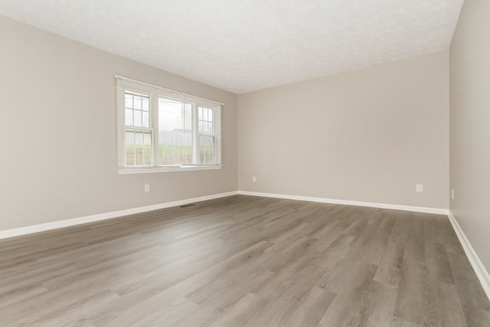 4980 Riverwatch Dr - Photo 4 of 10
