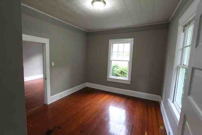 241 Marion St - Photo 5 of 9