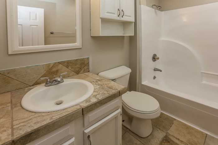2038 Red Oak Dr - Photo 6 of 10
