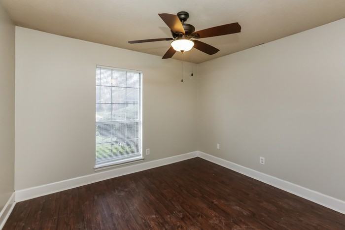 2038 Red Oak Dr - Photo 7 of 10