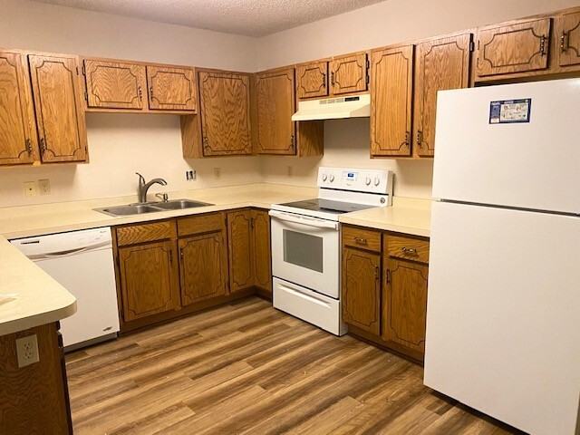 2349 Cottage Dr - Photo 2 of 9