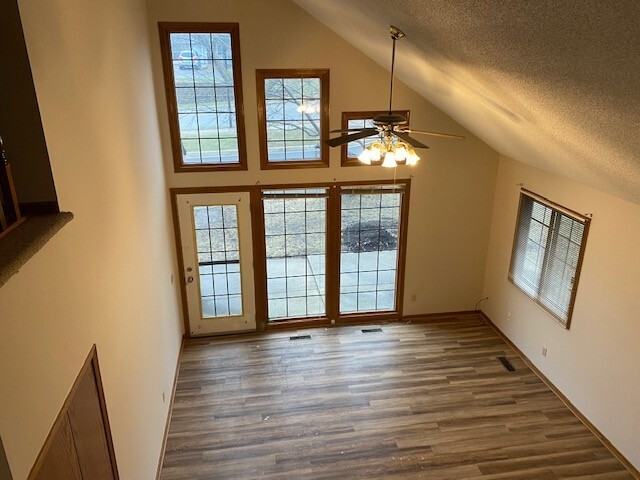 2349 Cottage Dr - Photo 3 of 9