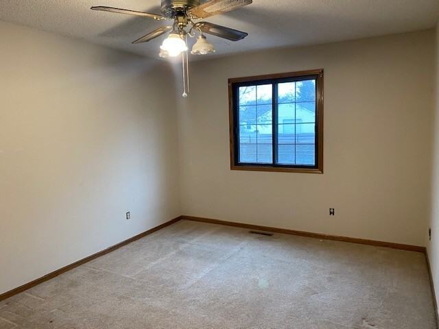 2349 Cottage Dr - Photo 4 of 9
