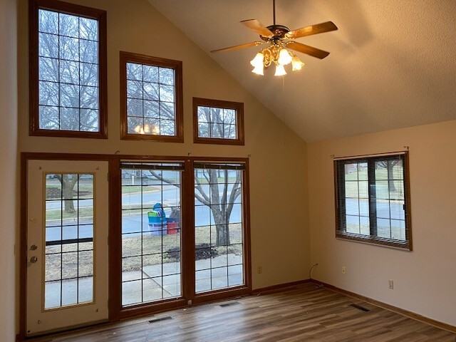 2349 Cottage Dr - Photo 6 of 9