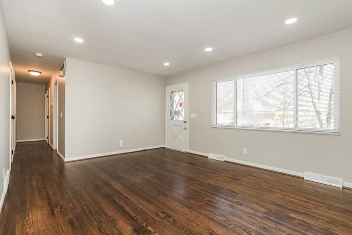 3667 Lakewood Dr - Photo 4 of 12