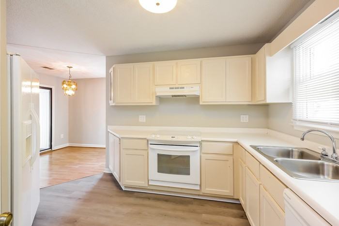 201 Walker Way - Photo 3 of 10