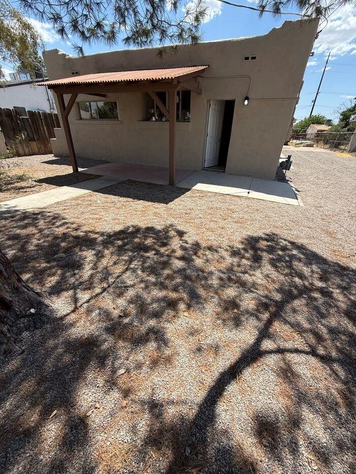 3638 S 9th Ave - Photo 2 of 22