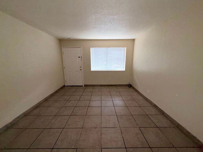 900 Eden Ct #10 - Photo 3 of 18