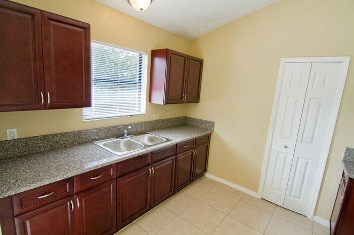 3224 Chamberlain St - Photo 4 of 4