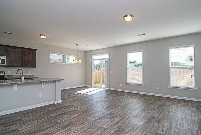 421 Hosea Ct - Photo 6 of 36
