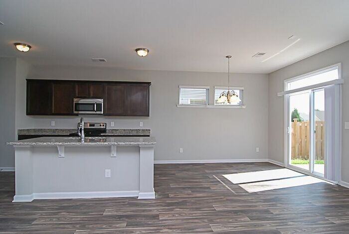 421 Hosea Ct - Photo 7 of 36
