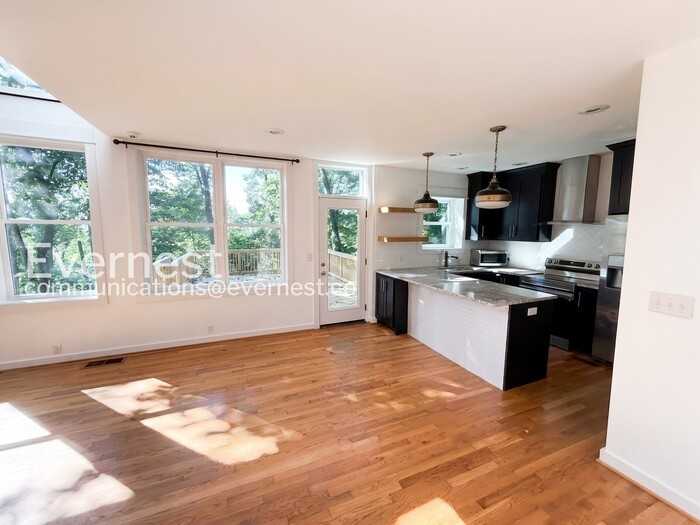 112 Crest Dr - Photo 5 of 25