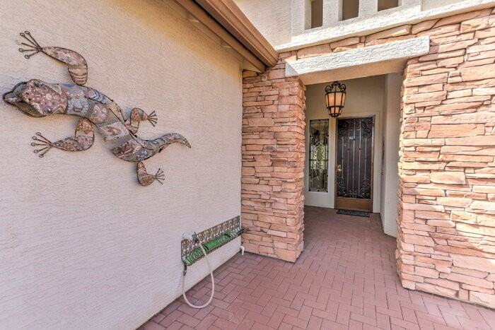 884 N Keyes Rd - Photo 4 of 46