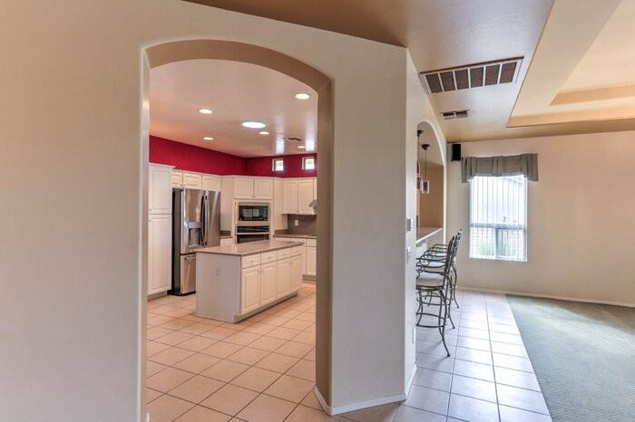 884 N Keyes Rd - Photo 6 of 46