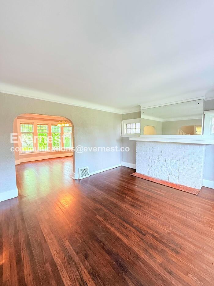 2047 Seward St - Photo 7 of 24